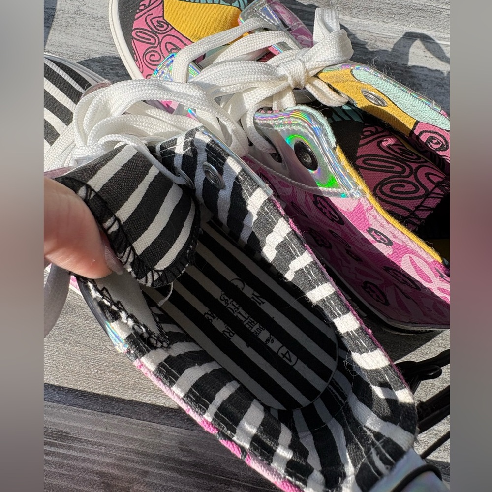 Disney Nightmare Before Christmas NWT Ground Up Girl’s High Top Sneakers Size 4 - Picture 7 of 10